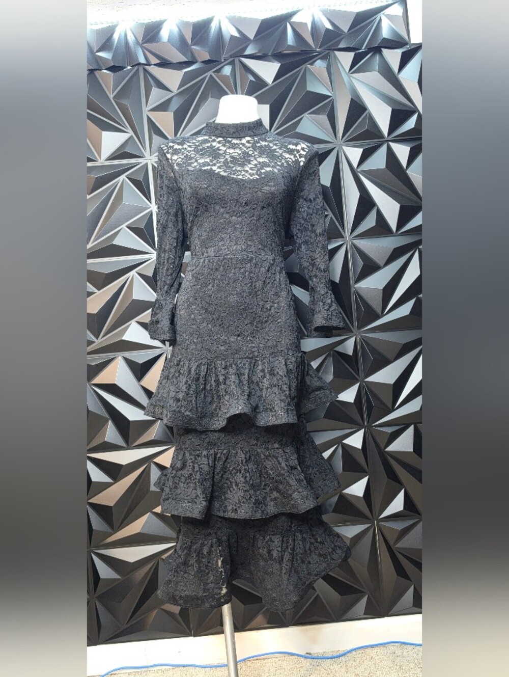 Black Lace Tiered Ruffle Long-Sleeve Midi Dress